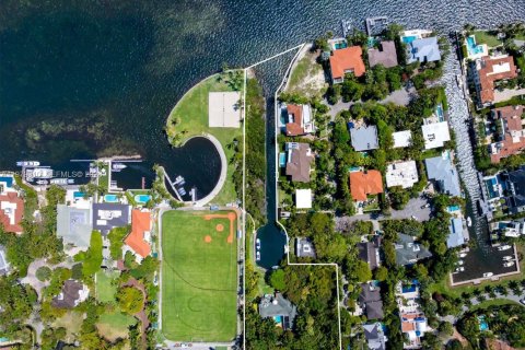Casa en venta en Miami, Florida, 5 dormitorios, 397.62 m2 № 2175173 - foto 20