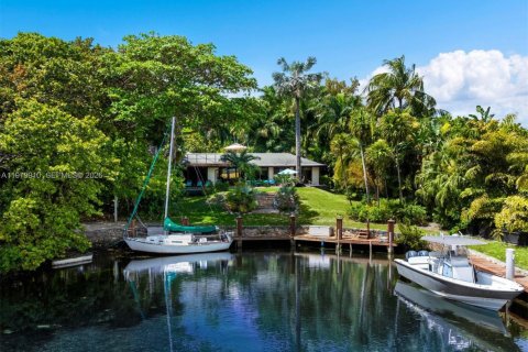 Casa en venta en Miami, Florida, 5 dormitorios, 397.62 m2 № 2175173 - foto 19