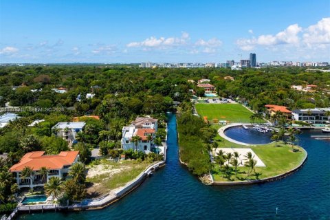 Casa en venta en Miami, Florida, 5 dormitorios, 397.62 m2 № 2175173 - foto 18