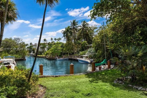 Casa en venta en Miami, Florida, 5 dormitorios, 397.62 m2 № 2175173 - foto 13
