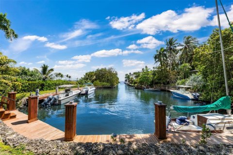 Casa en venta en Miami, Florida, 5 dormitorios, 397.62 m2 № 2175173 - foto 4