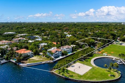 Casa en venta en Miami, Florida, 5 dormitorios, 397.62 m2 № 2175173 - foto 17