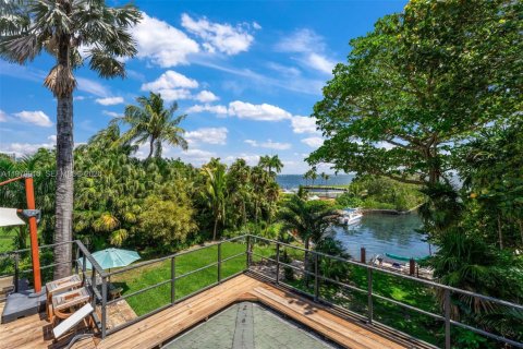 Casa en venta en Miami, Florida, 5 dormitorios, 397.62 m2 № 2175173 - foto 11