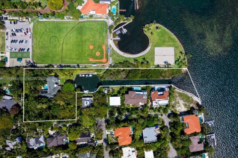 Casa en venta en Miami, Florida, 5 dormitorios, 397.62 m2 № 2175173 - foto 5