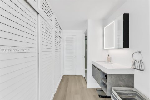 Copropriété à vendre à Miami, Floride: 2 chambres, 102.01 m2 № 2066729 - photo 14