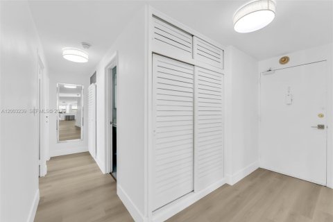 Copropriété à vendre à Miami, Floride: 2 chambres, 102.01 m2 № 2066729 - photo 6