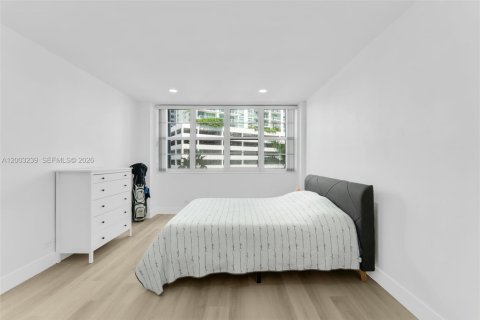Copropriété à vendre à Miami, Floride: 2 chambres, 102.01 m2 № 2066729 - photo 9