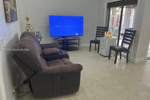 House in Weston, Florida 2 bedrooms, 94.57 sq.m. № 2065480 - photo 4