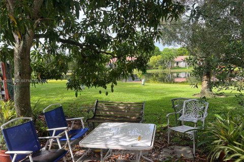 House in Weston, Florida 2 bedrooms, 94.57 sq.m. № 2065480 - photo 6