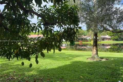 House in Weston, Florida 2 bedrooms, 94.57 sq.m. № 2065480 - photo 9