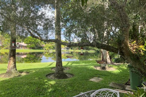 House in Weston, Florida 2 bedrooms, 94.57 sq.m. № 2065480 - photo 7