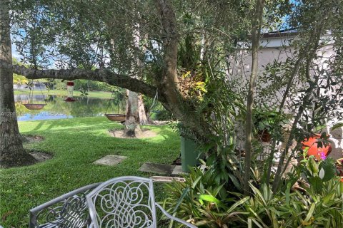 House in Weston, Florida 2 bedrooms, 94.57 sq.m. № 2065480 - photo 8