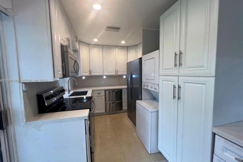 House in Weston, Florida 2 bedrooms, 94.57 sq.m. № 2065480 - photo 2