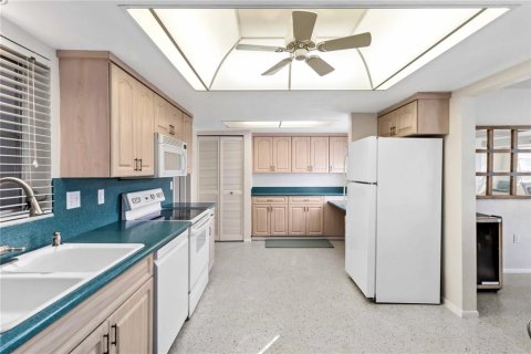 Villa ou maison à vendre à Sarasota, Floride: 2 chambres, 143.72 m2 № 1531763 - photo 30