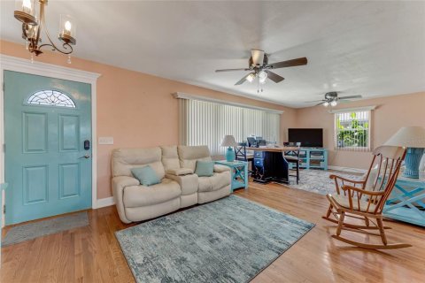 House in Daytona Beach, Florida 3 bedrooms, 86.96 sq.m. № 1849765 - photo 3