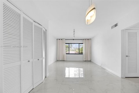Condominio en alquiler en Fort Lauderdale, Florida, 2 dormitorios, 102.19 m2 № 2060968 - foto 18