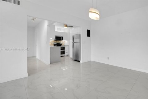 Condominio en alquiler en Fort Lauderdale, Florida, 2 dormitorios, 102.19 m2 № 2060968 - foto 23