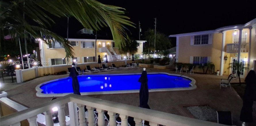 Condominio en Fort Lauderdale, Florida, 2 dormitorios  № 2060968