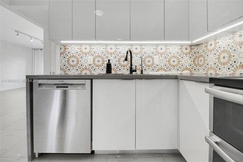 Condominio en alquiler en Fort Lauderdale, Florida, 2 dormitorios, 102.19 m2 № 2060968 - foto 24