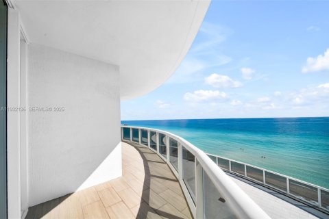 Condominio en venta en Sunny Isles Beach, Florida, 3 dormitorios, 257.15 m2 № 1990602 - foto 7