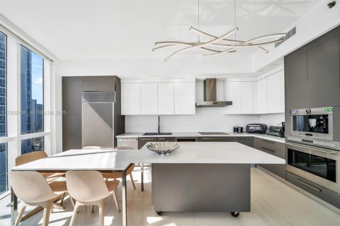 Condominio en venta en Sunny Isles Beach, Florida, 3 dormitorios, 257.15 m2 № 1990602 - foto 23