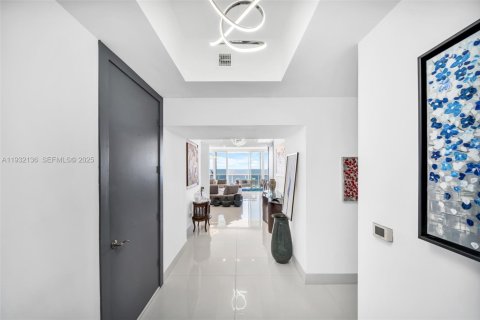 Condominio en venta en Sunny Isles Beach, Florida, 3 dormitorios, 257.15 m2 № 1990602 - foto 9