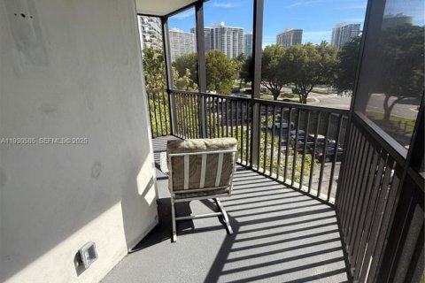 Condo in Aventura, Florida, 2 bedrooms  № 1989881 - photo 17