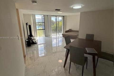 Condo in Aventura, Florida, 2 bedrooms  № 1989881 - photo 15