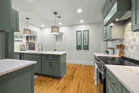 House in Saint Petersburg, Florida 3 bedrooms, 119.29 sq.m. № 1869113 - photo 24