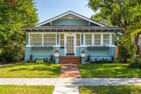 House in Saint Petersburg, Florida 3 bedrooms, 119.29 sq.m. № 1869113 - photo 1