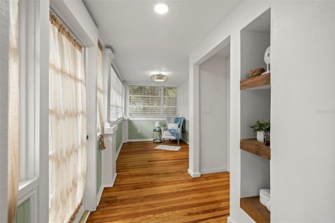 House in Saint Petersburg, Florida 3 bedrooms, 119.29 sq.m. № 1869113 - photo 6