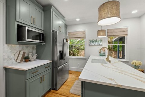 House in Saint Petersburg, Florida 3 bedrooms, 119.29 sq.m. № 1869113 - photo 26
