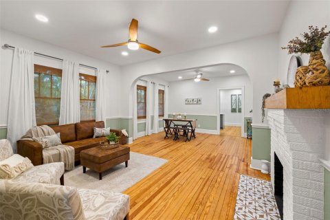 House in Saint Petersburg, Florida 3 bedrooms, 119.29 sq.m. № 1869113 - photo 16