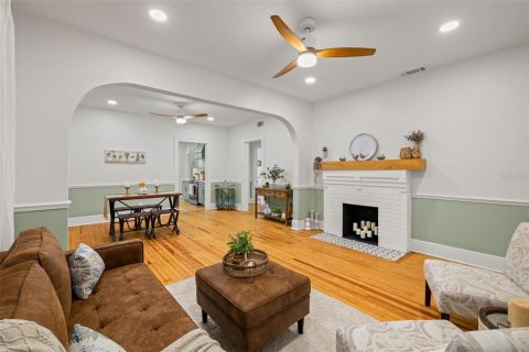 House in Saint Petersburg, Florida 3 bedrooms, 119.29 sq.m. № 1869113 - photo 13