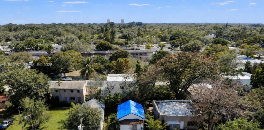 House in Miami, Florida 2 bedrooms, 80.08 sq.m. № 2010545