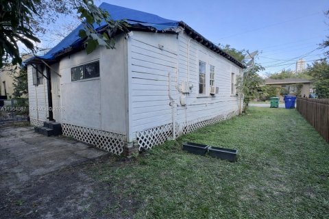 House in Miami, Florida 2 bedrooms, 80.08 sq.m. № 2010545 - photo 4