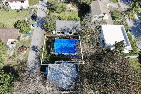 House in Miami, Florida 2 bedrooms, 80.08 sq.m. № 2010545 - photo 15