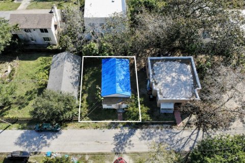 House in Miami, Florida 2 bedrooms, 80.08 sq.m. № 2010545 - photo 14