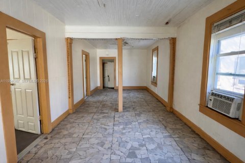 House in Miami, Florida 2 bedrooms, 80.08 sq.m. № 2010545 - photo 6