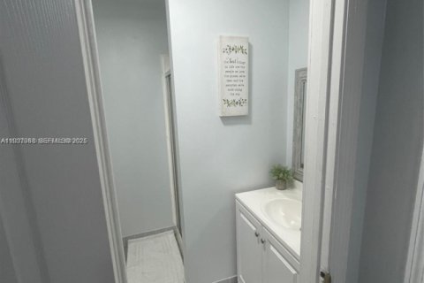 Commercial property in Miramar, Florida 182.18 sq.m. № 1994906 - photo 9