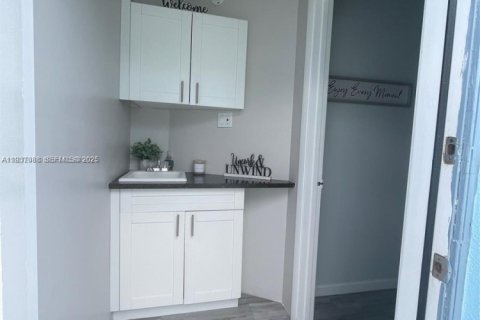 Commercial property in Miramar, Florida 182.18 sq.m. № 1994906 - photo 2