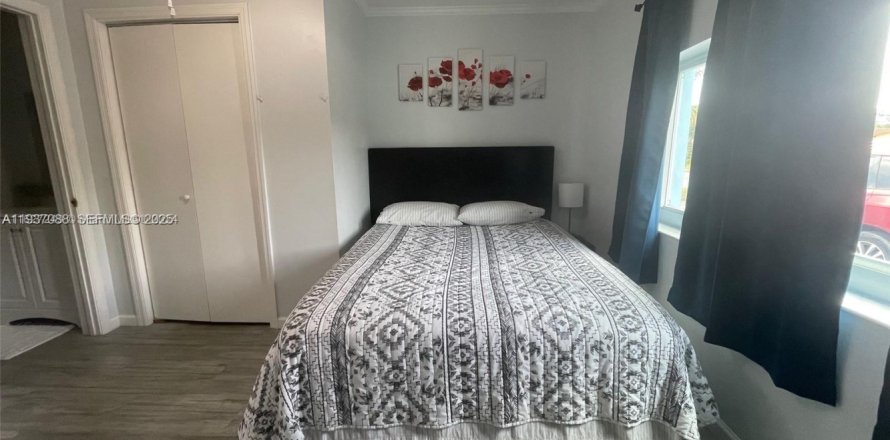 Commercial property in Miramar, Florida 182.18 sq.m. № 1994906