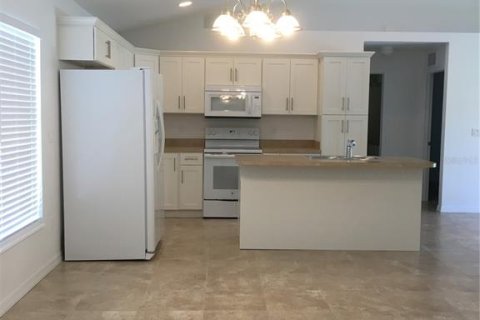 Villa ou maison à louer à DeLand, Floride: 3 chambres, 112.88 m2 № 2386414 - photo 2