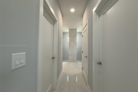 House in Lehigh Acres, Florida 3 bedrooms, 159.51 sq.m. № 2013117 - photo 14