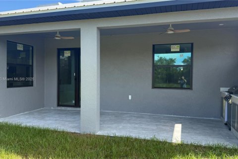 House in Lehigh Acres, Florida 3 bedrooms, 159.51 sq.m. № 2013117 - photo 29