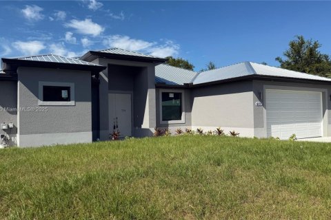 House in Lehigh Acres, Florida 3 bedrooms, 159.51 sq.m. № 2013117