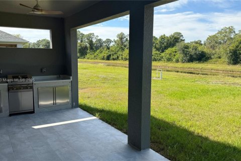 House in Lehigh Acres, Florida 3 bedrooms, 159.51 sq.m. № 2013117 - photo 30