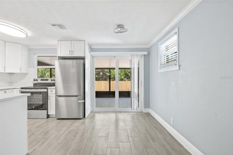 House in Tampa, Florida 3 bedrooms, 105.17 sq.m. № 1778318 - photo 12