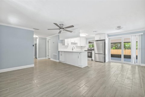 House in Tampa, Florida 3 bedrooms, 105.17 sq.m. № 1778318 - photo 11