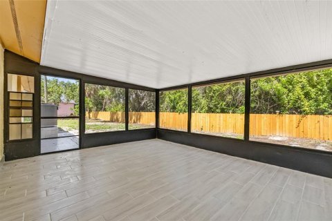House in Tampa, Florida 3 bedrooms, 105.17 sq.m. № 1778318 - photo 30